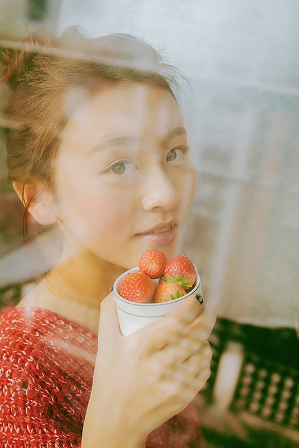 娇羞的草莓女孩鲜艳欲滴很可口私房照写真图片下载,清纯美女,